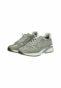 Sneaker in suede grigio caratterizzati da un design con lacci, una tomaia testurizzata, dettagli bianchi, suola imbottita e una forma angolare distintiva.