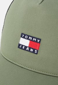 Tommy Jeans HERITAGE TRUCKER UNISEX - Kepuraitė - aruba green