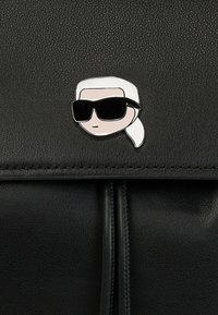 KARL LAGERFELD IKON FLAP - Dnevni ruksak - black