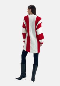 Elara Cardigan - rot