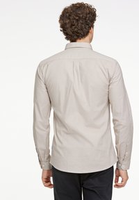 Lindbergh SHIRT - Overhemd - pale sand mix