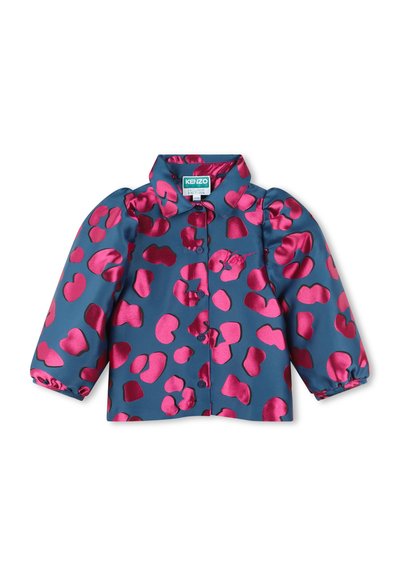 Blauwe satijnen shirt met roze hartvormige patronen, knoopsluiting en pofmouwen. Bevat het Kenzo-logo op de borst.