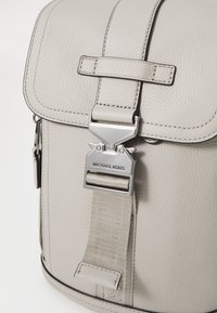 Michael Kors AVIATOR UNISEX - Rucksack - quarry grey