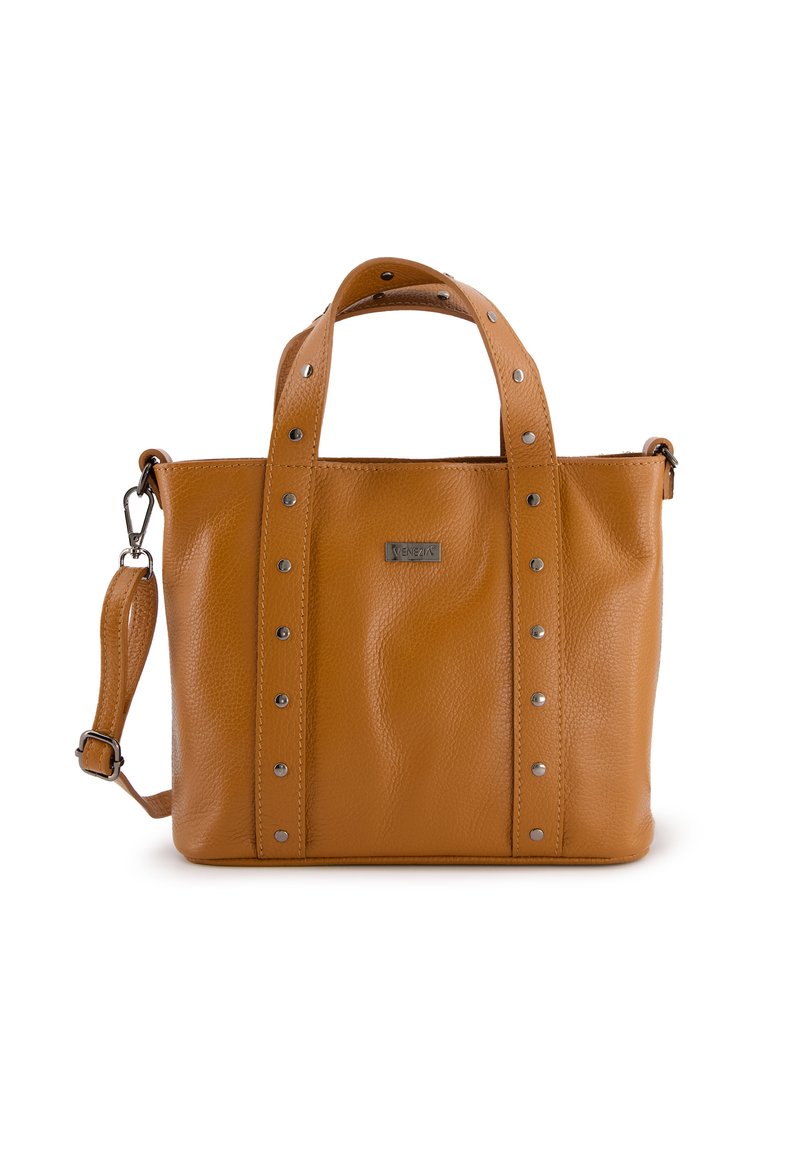 Tan leren handtas met textuurafwerking, dubbele handgrepen, een afneembare schouderriem en zilverkleurige studs aan de zijkanten. Rits afsluiting aan de bovenkant.