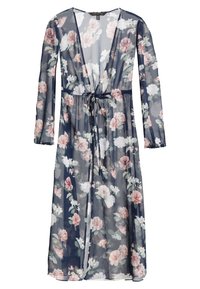 Dlouhá námořnická šifónová šaty s růžovým a bílým květinovým vzorem, dlouhými rukávy, hlubokým V-výstřihem a vázacím páskem v pase.