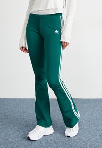 adidas Originals - FLARED - Legging - collegiate green Miniatuurafbeelding 1
