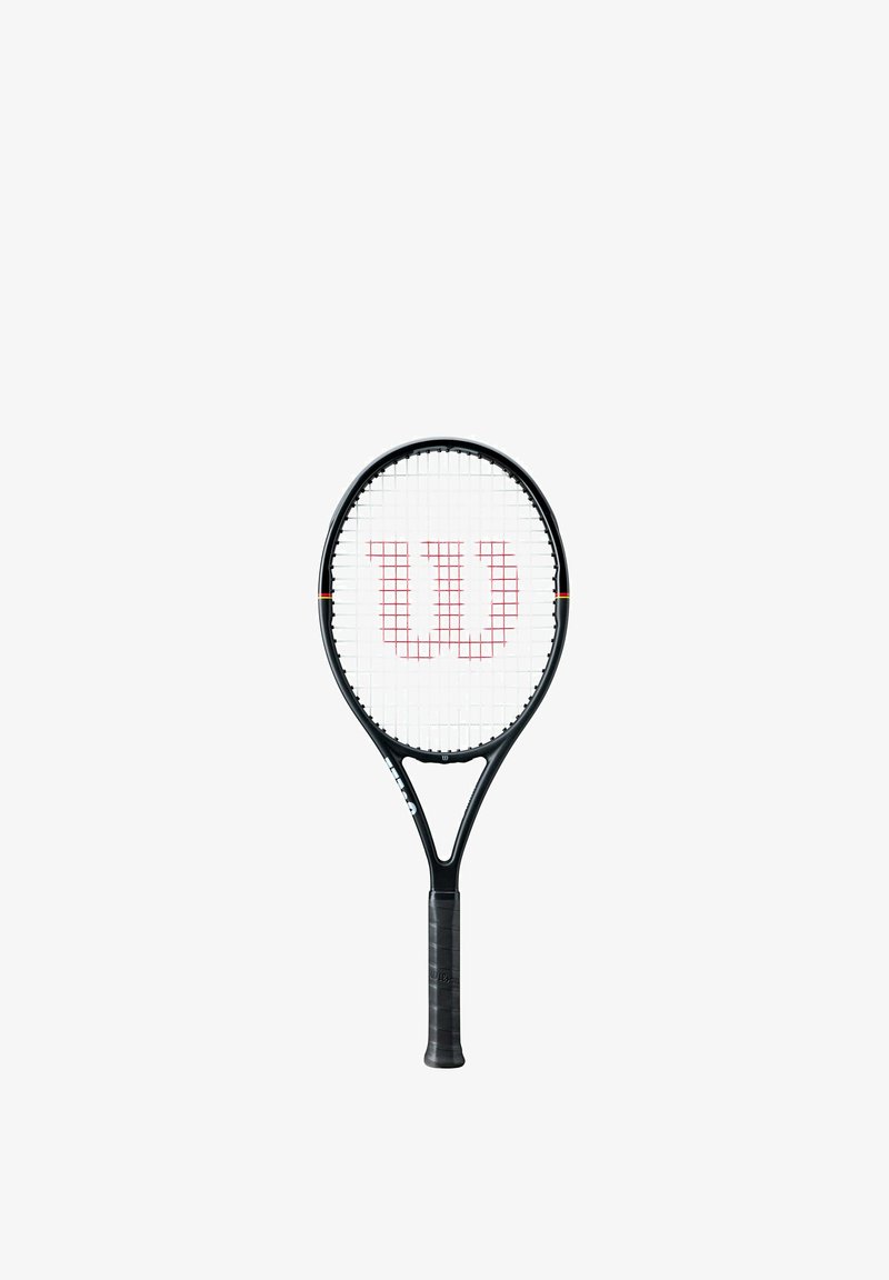 Raquette de tennis noire avec des cordes blanches et un logo rouge "W" au centre, avec une poignée noire.