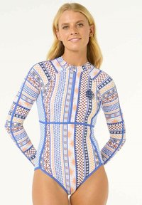 Langærmet våddragt med et geometrisk mønster i blå, orange og brune nuancer. Glat materiale med høj hals og tætsiddende silhuet.