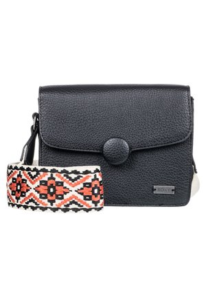 Zwart gestructureerde leren schoudertas met een ronde knoopsluiting, voorzien van een kleurrijke geweven riem met geometrische patronen. Roxy-logo zichtbaar.