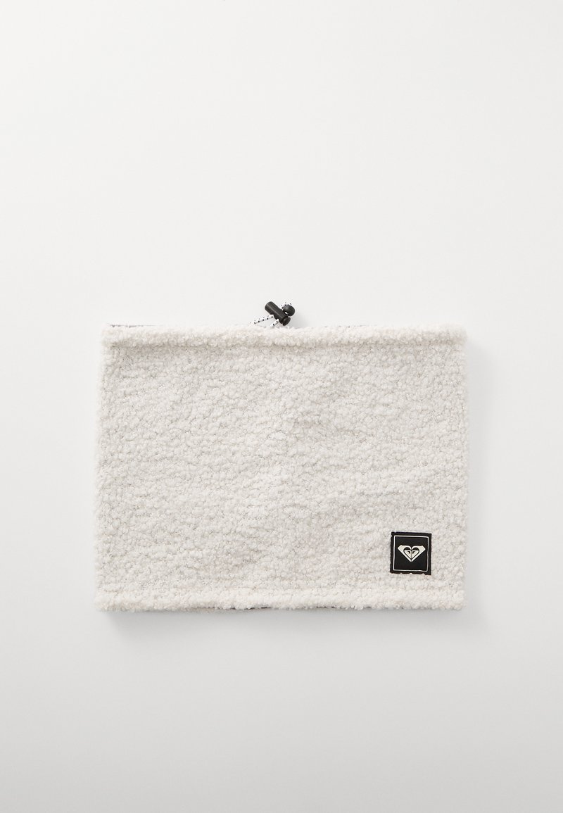 Pochette blanche et moelleuse en matériau en polaire douce, dotée d'une fermeture éclair et d'une petite étiquette logo noire dans le coin inférieur droit.