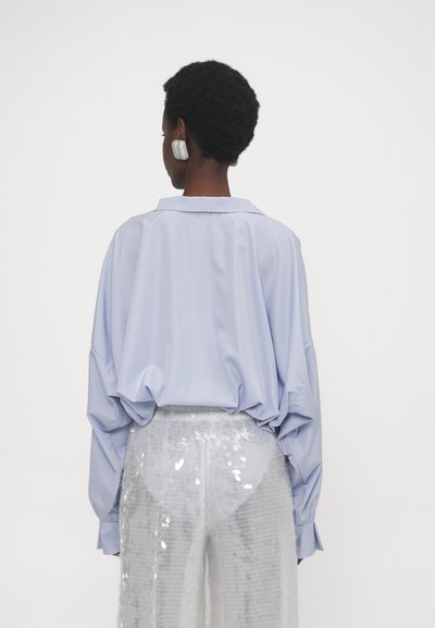 Norma Kamali SUPER OVERSIZED BOYFRIEND BODYSUIT - Blouse - misty blue