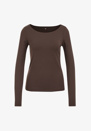Top marrón de manga larga con escote redondeado. Está hecho de una tela suave y elástica, con mangas ajustadas y una silueta aerodinámica.