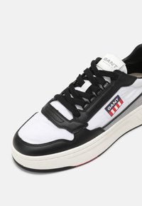 GANT KAZPAR - Sneaker low - black/white