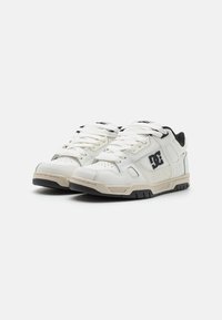 DC Shoes STAG - Gördeszkacipők - cream