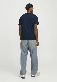 Jack & Jones GEDRUCKT RUNDHALS - T-shirts print - navy blazer