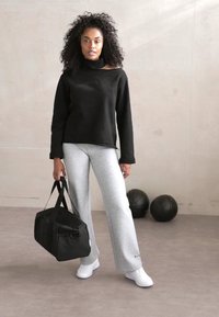 Champion EMOTIONAL DANCE HIGH NECK OPEN SHOULDER - Mikina - schwarz