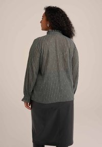 WE Fashion CURVE - Nööpidega pluus - green