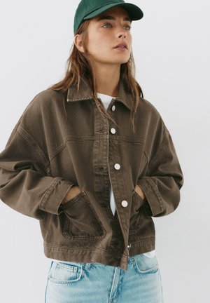 PULL&BEAR, BOXY FIT DENIM - OVERSHIRT - Veste en jean - brown