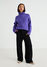 Selected Femme SLFGABELLA HIGH NECK - Svetrík - liberty