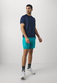 Under Armour LAUNCH - Pantalón corto de deporte - circuit teal