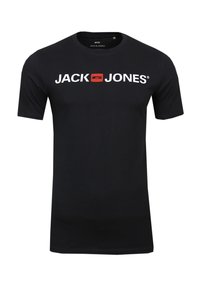 Schwarzes Baumwoll-T-Shirt mit kurzen Ärmeln, das das "JACK & JONES"-Logo in Weiß und Rot auf der Brust trägt. Klassischer Rundhalsausschnitt.