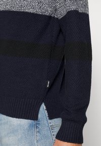 Only & Sons ONSHARM STRIPE BLOCK CREW - Camisola - dark navy