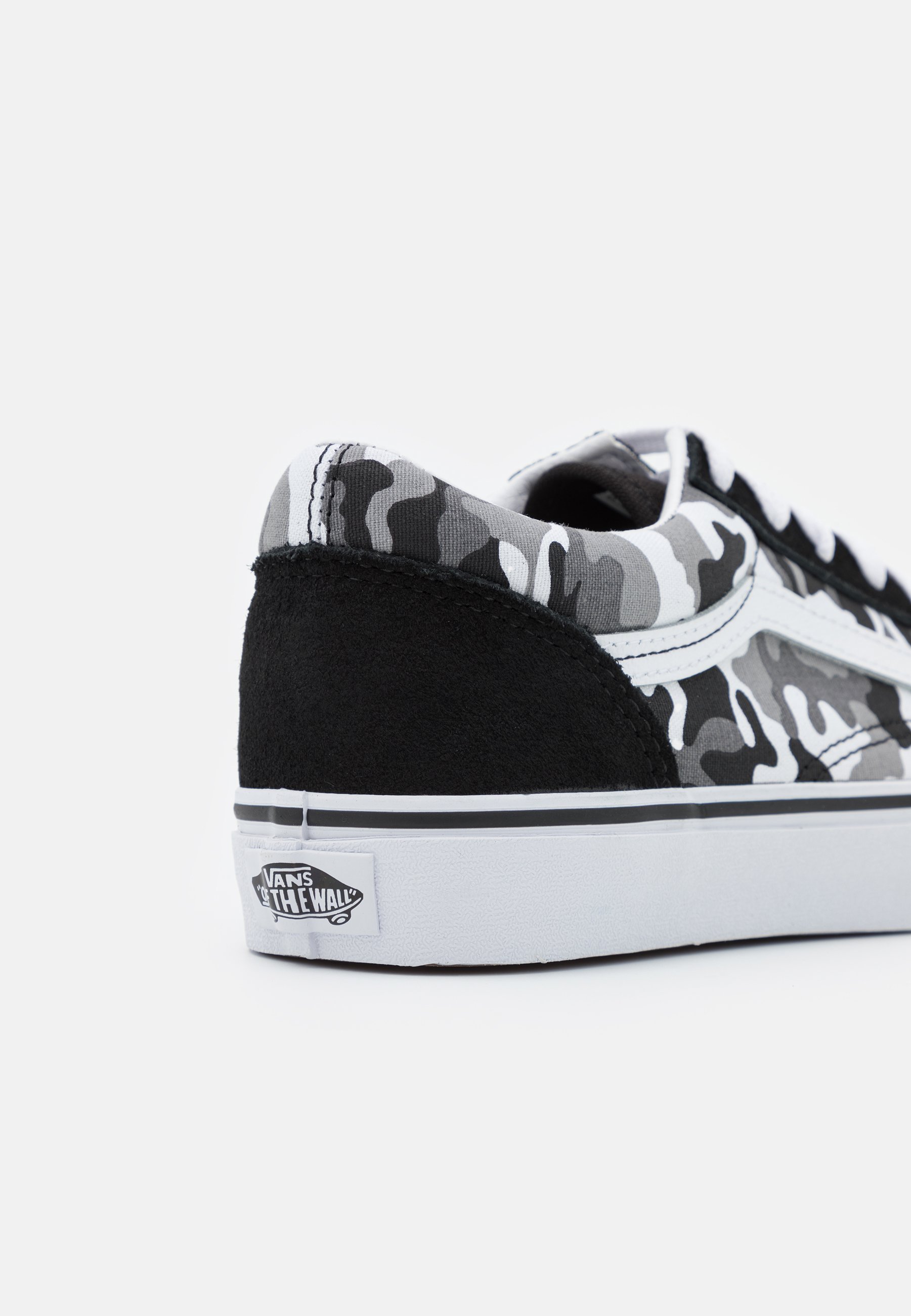 vans black true white