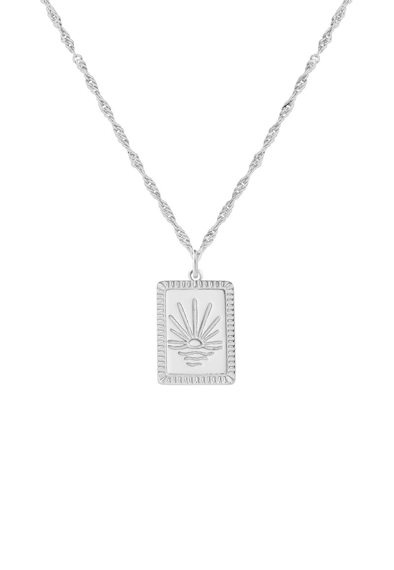 Sidabrinė apyrankė su susukta grandinėlė ir stačiakampiu pakabuku, kuriame iškilus saulės spindulių dizainas ir tekstūruota paraštė.