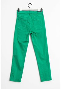 Zelené bavlněné kalhoty, rovný střih, s dvěma zadními kapsami a poutky na opasek. Hladký materiál, visačka připevněná na pase.