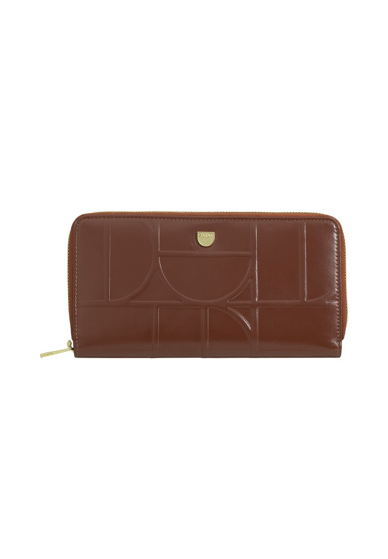 Portafoglio in pelle marrone con motivi geometrici embossati, chiusura a zip e un accentuato logo color oro sulla parte anteriore.