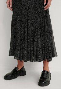 NA-KD Maxikjol - black