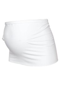 Bandeau de maternité blanc avec réglage par boutonnière, conçu pour couvrir et soutenir l'abdomen.