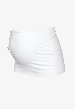 Fehér várandós hasi sáv gomblyukas állítással, amely a has eltakarására és megtartására szolgál.