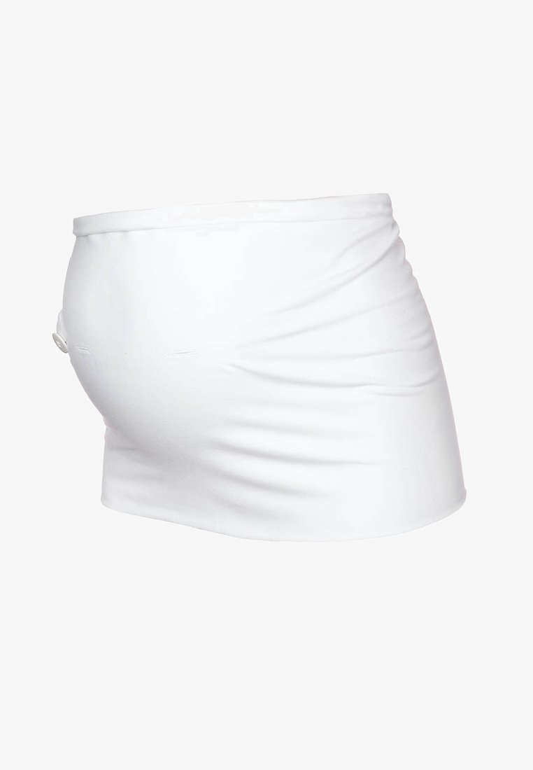 Bílý těhotenský band s nastavením na knoflíkovou dírku, navržený k zakrytí a podpoře břicha.