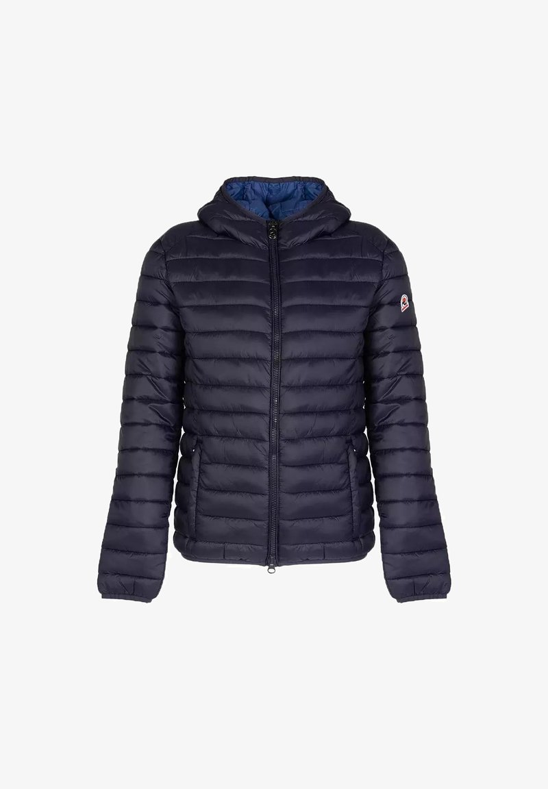 Giacca a vento imbottita di colore blu navy, con zip frontale, cappuccio e design trapuntato. Realizzata in materiale leggero con dettaglio patch sulla manica.