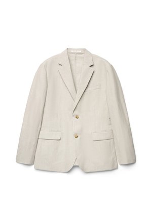 Blazer beige à deux boutons avec revers crantés, deux poches à rabat et une poche poitrine passepoilée, posé à plat sur un fond blanc.