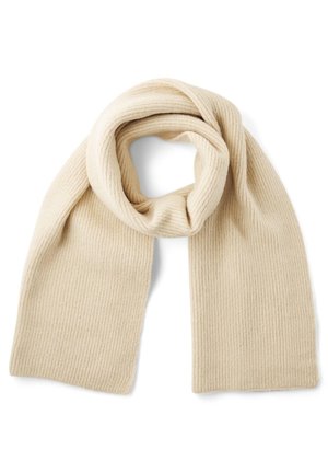 Beige geribbelde gebreide sjaal, gevouwen met een lus in het midden, getoond op een witte achtergrond.