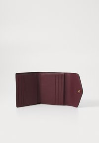 COACH SMALL WALLET - Peněženka - merlot