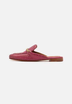 SCARLETT 77 - Pantolette flach - fuxia/gold/tan/natural