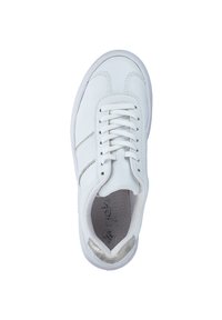 White sneaker featuring a smooth leather upper, textured silver accent stripe, flat laces, and a cushioned insole.