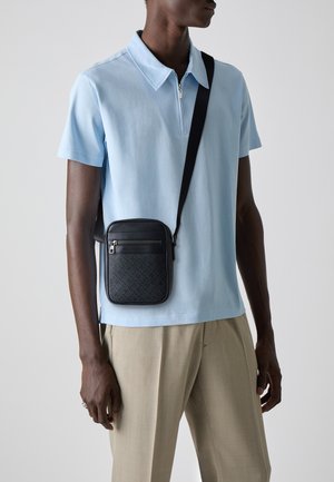 MONOGRAM MINI REPORTER - Bandolera - black