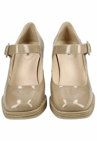 Scarpe Mary Jane in pelle verniciata beige con punta quadrata, cinturino regolabile e suola in gomma texturizzata. Fodera interna liscia.