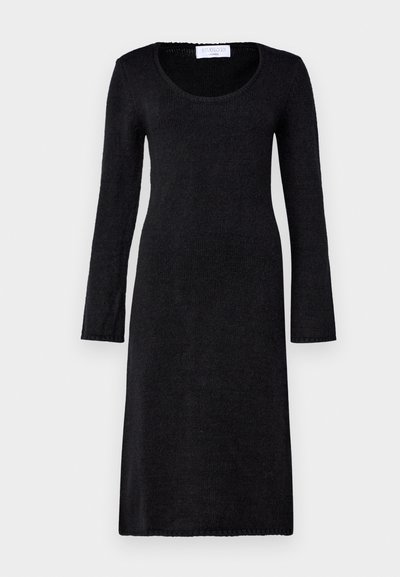 Zwart langoverhemd met een ronde hals, gemaakt van textuur gebreide stof, met een rechte snit en geribbelde randen.