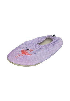 Lilac fabric slipper with elastic opening and a pink flamingo illustration on top, shown against a white background.