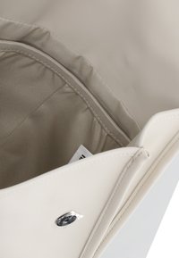 Rains BUCKET MINI - Mochila - light beige
