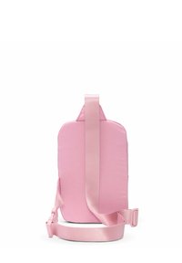 Zaino rosa chiaro con tessuto imbottito, forma rettangolare, spallacci regolabili e superficie liscia. Design semplice senza motivi visibili.