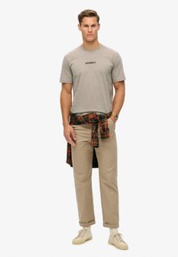 Superdry & Co MICRO LOGO GRAPHIC LOOSE - T-shirts print - deep beige slub