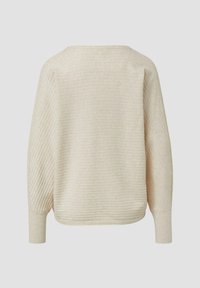 Beżowy sweter z długim rękawem, prążkowany, z szerokimi mankietami, opadającymi szwami ramion i zaokrąglonym dołem, pokazany od tyłu na jednolitym tle.