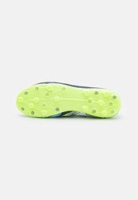 Puma FUTURE 7 MATCH MG JR UNISEX - Botines de fútbol para terreno firme - gray skies/white/fizzy apple