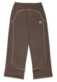 Pantalons de sport marron avec une taille élastique, des poches latérales et un passepoil blanc le long des coutures. Texture de tissu douce et lisse.